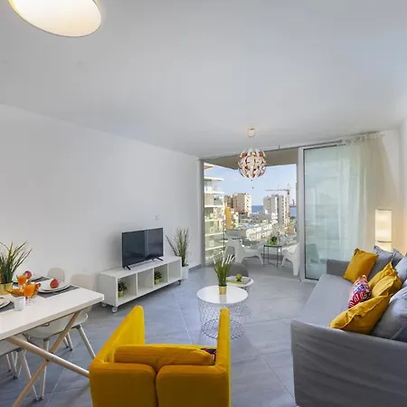 Imagine You And Your Family Renting This Holiday Apartment In Prime Location, Limassol Apartment 1000 *