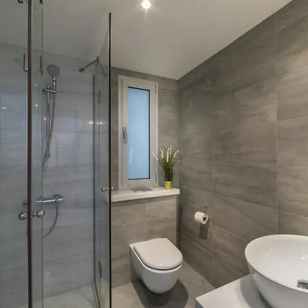 Imagine You And Your Family Renting This Holiday Apartment In Prime Location, Limassol Apartment 1000 Villa