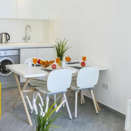 Imagine You And Your Family Renting This Holiday Apartment In Prime Location, Limassol Apartment 1000 Limisso