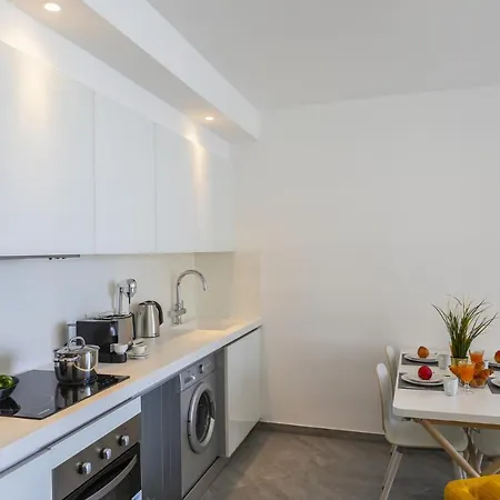 Imagine You And Your Family Renting This Holiday Apartment In Prime Location, Limassol Apartment 1000 לימסול