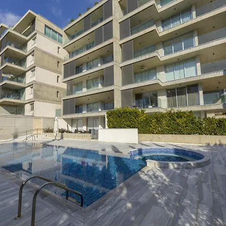 Imagine You And Your Family Renting This Holiday Apartment In Prime Location, Limassol Apartment 1000 וילה לימסול
