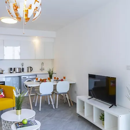 Imagine You And Your Family Renting This Holiday Apartment In Prime Location, Limassol Apartment 1000 וילה