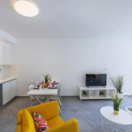 Imagine You And Your Family Renting This Holiday Apartment In Prime Location, Limassol Apartment 1000